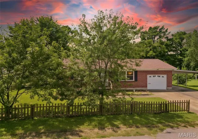 Photo 2 of Sale Pending at 237 Jackson St, Sullivan, MO 63080 | MLS# MIS26048376 | Listing updated on 2026-08-31
