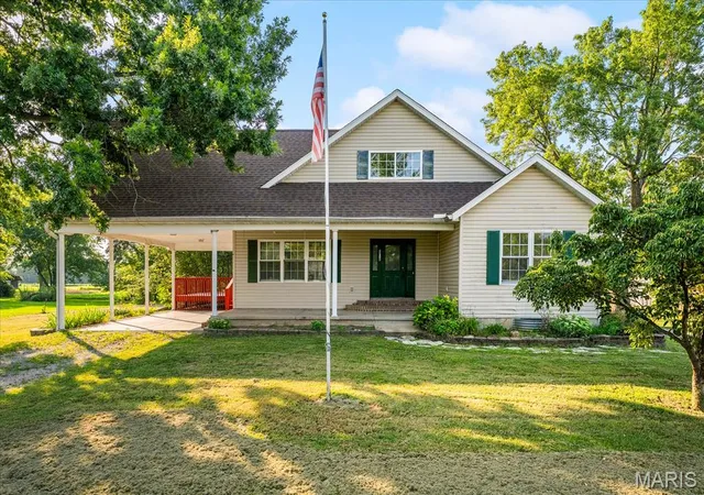 Photo 2 of Single family home for sale at 8718 D Rd, Waterloo, IL 62298 | MLS# MIS26048378 | Listing updated on 2026-08-17
