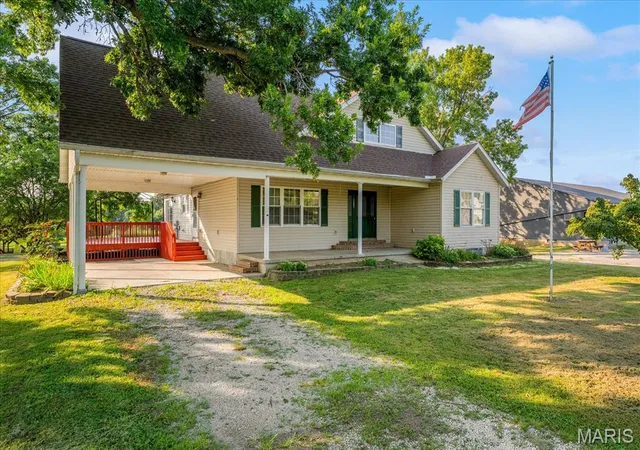 Photo 3 of Single family home for sale at 8718 D Rd, Waterloo, IL 62298 | MLS# MIS26048378 | Listing updated on 2026-08-17
