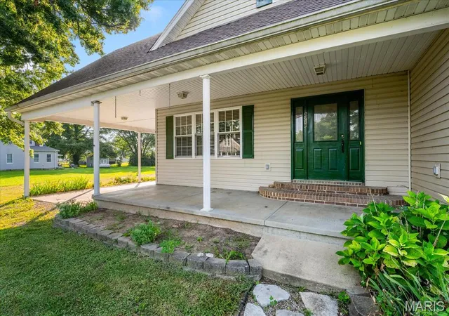 Photo 4 of Single family home for sale at 8718 D Rd, Waterloo, IL 62298 | MLS# MIS26048378 | Listing updated on 2026-08-17