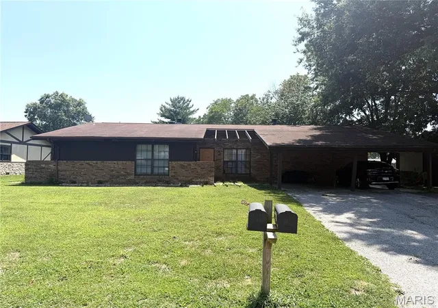 Photo 1 of Multi family home for sale at 112 Kingsway Dr, Belleville, IL 62226 | MLS# MIS26048385 | Listing updated on 2026-07-29