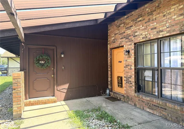 Photo 3 of Multi family home for sale at 112 Kingsway Dr, Belleville, IL 62226 | MLS# MIS26048385 | Listing updated on 2026-07-29