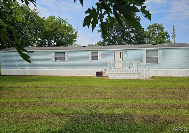 Photo 2 of Manufactured home for sale at 702 E Feifer, Sparta, IL 62286 | MLS# MIS26048387 | Listing updated on 2026-07-28