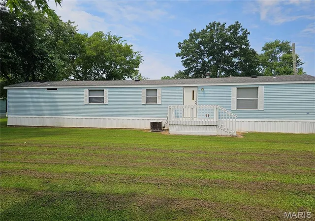 Photo 3 of Manufactured home for sale at 702 E Feifer, Sparta, IL 62286 | MLS# MIS26048387 | Listing updated on 2026-07-28