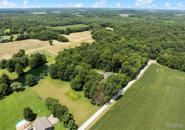 2nd image of 6849 Gushing Spgs, Edwardsville, IL 62025 | MLS# MIS26048391