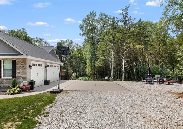Photo 3 of Sale Pending at 27287 Sunnyside Rd, Warrenton, MO 63383 | MLS# MIS26048398 | Listing updated on 2026-09-01
