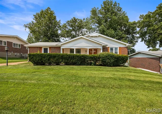 Photo 1 of Single family home for sale at 3985 Fairway Dr, Florissant, MO 63033 | MLS# MIS26048409 | Listing updated on 2026-09-25