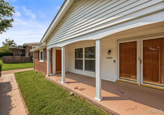 Photo 3 of Single family home for sale at 3985 Fairway Dr, Florissant, MO 63033 | MLS# MIS26048409 | Listing updated on 2026-09-25