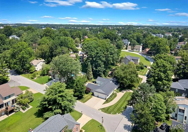Photo 2 of Single family home for sale at 11 Rue Grand Dr, Lake Saint Louis, MO 63367 | MLS# MIS26048416 | Listing updated on 2026-09-08
