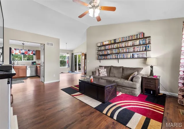 Photo 3 of Sale Pending at 171 Cuivre Valley Dr, Troy, MO 63379 | MLS# MIS26048422 | Listing updated on 2026-09-01