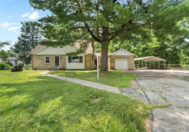Photo 1 of Single family home for sale at 326 Hollywood Heights Rd, Caseyville, IL 62232 | MLS# MIS26048423 | Listing updated on 2026-08-30