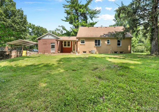 Photo 3 of Single family home for sale at 326 Hollywood Heights Rd, Caseyville, IL 62232 | MLS# MIS26048423 | Listing updated on 2026-08-30