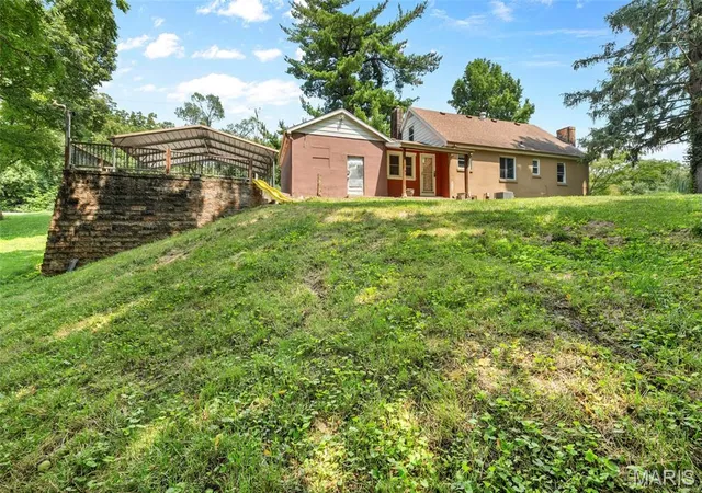 Photo 4 of Single family home for sale at 326 Hollywood Heights Rd, Caseyville, IL 62232 | MLS# MIS26048423 | Listing updated on 2026-08-30