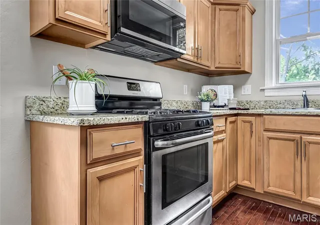 Photo 3 of Sale Pending at 8735 Bridgeport Ave, Saint Louis, MO 63144 | MLS# MIS26048438 | Listing updated on 2026-08-31