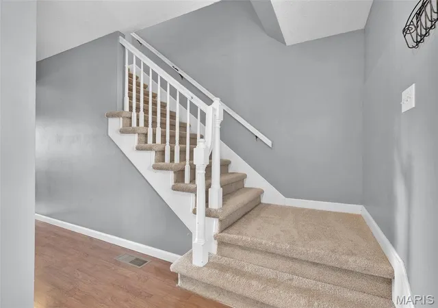 Photo 2 of Single family home for sale at 34 Shadow Crk Dr, Saint Peters, MO 63376 | MLS# MIS26048446 | Listing updated on 2026-09-26