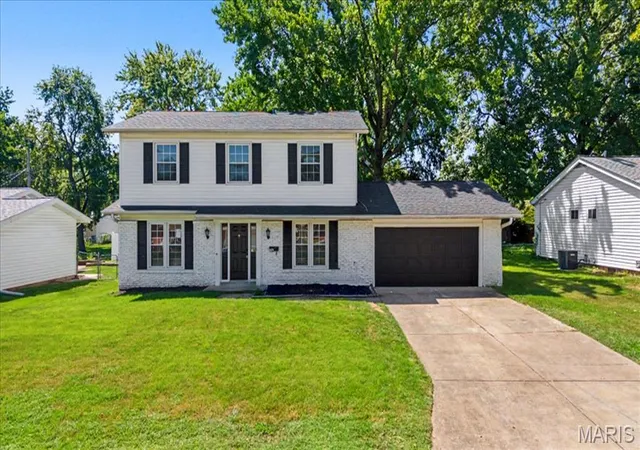 Photo 1 of Single family home for sale at 750 Lamplight Ln, Hazelwood, MO 63042 | MLS# MIS26048453 | Listing updated on 2026-09-04