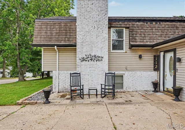 Photo 3 of Sale Pending at 112 Sutters Mill Rd, Saint Peters, MO 63376 | MLS# MIS26048457 | Listing updated on 2026-09-03