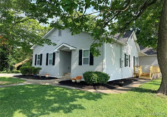 Photo 22 of Single family home for sale at 1201 E Main St, Staunton, IL 62088 | MLS# MIS26048477 | Listing updated on 2026-08-29