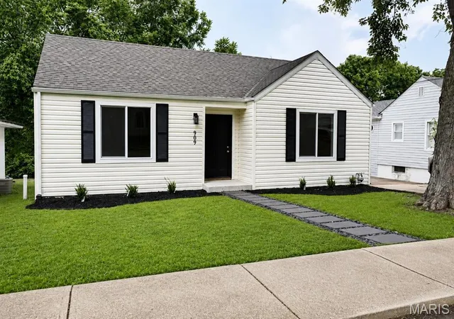 2nd image of 909 Valentine St, Festus, MO 63028 | MLS# MIS26048479