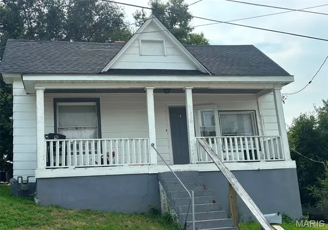 1st image of 210 N Griffith St, Hannibal, MO 63401 | MLS# MIS26048486