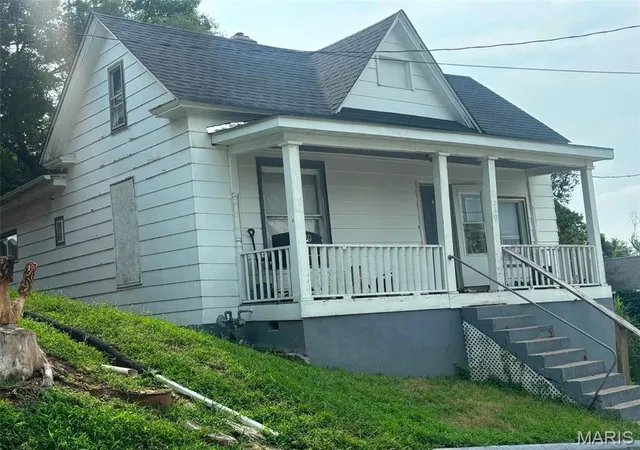 2nd image of 210 N Griffith St, Hannibal, MO 63401 | MLS# MIS26048486