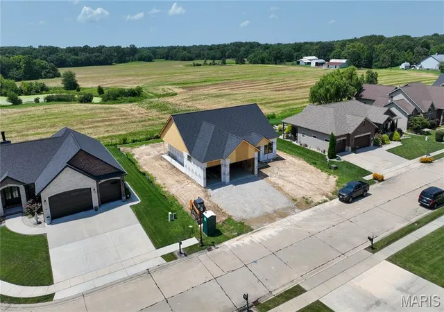 Photo 2 of Single family home for sale at 365 Golden Eye Ct, Staunton, IL 62088 | MLS# MIS26048494 | Listing updated on 2026-08-11