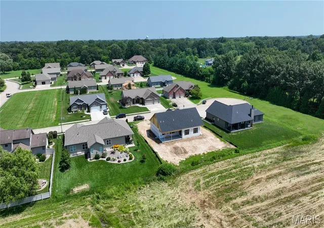 Photo 4 of Single family home for sale at 365 Golden Eye Ct, Staunton, IL 62088 | MLS# MIS26048494 | Listing updated on 2026-08-11