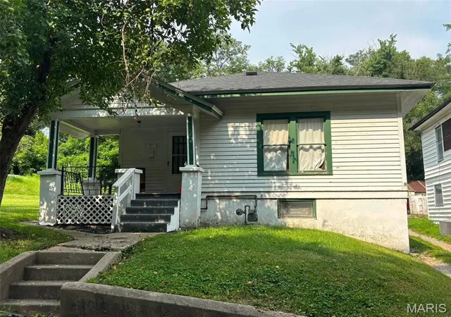 1st image of 1127 Sierra St, Hannibal, MO 63401 | MLS# MIS26048495