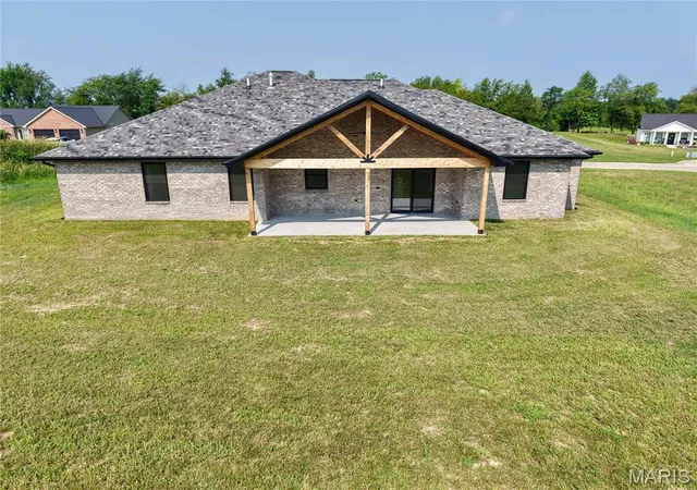 3rd image of 360 Honeysuckle Dr, Hannibal, MO 63401 | MLS# MIS26048505