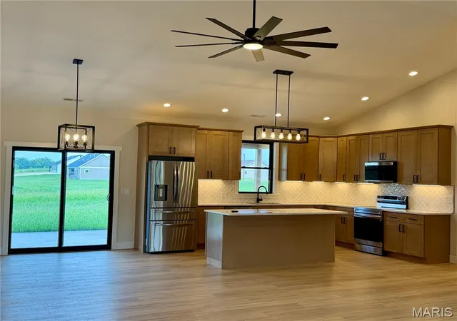 5th image of 360 Honeysuckle Dr, Hannibal, MO 63401 | MLS# MIS26048505