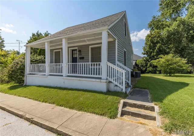 1st image of 499 Roberts Street, Sainte Genevieve, MO 63670 | MLS# MIS26048511
