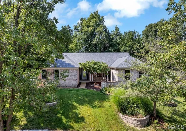 Photo 3 of Single family home for sale at 16426 Prestwick Pl Ln, Wildwood, MO 63011 | MLS# MIS26048520 | Listing updated on 2026-10-07