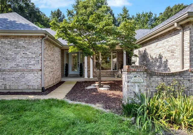 Photo 3 of Single family home for sale at 16426 Prestwick Pl Ln, Wildwood, MO 63011 | MLS# MIS26048520 | Listing updated on 2026-09-13
