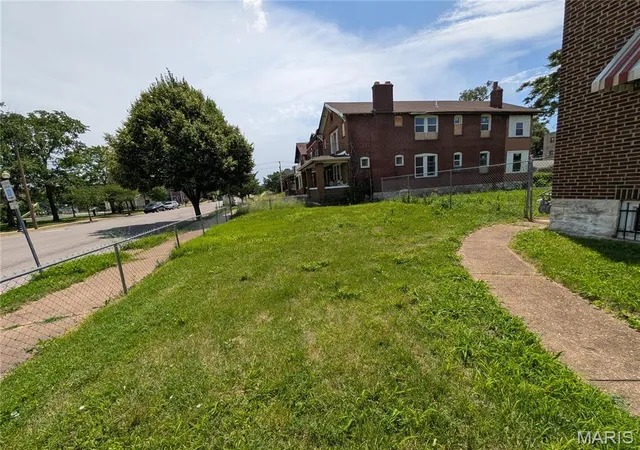 Photo 3 of Multi family home for sale at 4124 W Belle Pl, Saint Louis, MO 63108 | MLS# MIS26048525 | Listing updated on 2026-07-30