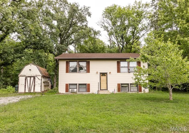 Photo 1 of Sale Pending at 10609 Town Hall Rd, Mascoutah, IL 62258 | MLS# MIS26048532 | Listing updated on 2026-08-26