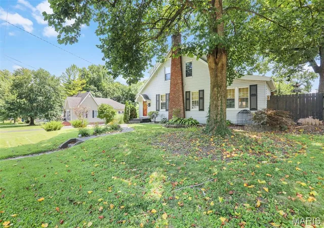 2nd image of 325 Sumner Blvd, Collinsville, IL 62234 | MLS# MIS26048537