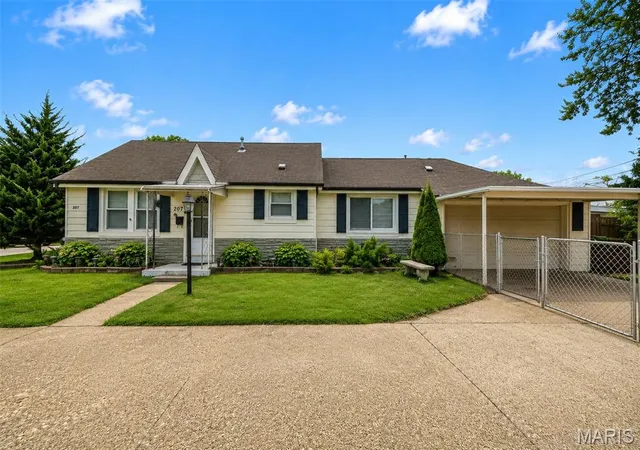 Photo 1 of Single family home for sale at 207 Marilyn Estates Dr, Saint Louis, MO 63123 | MLS# MIS26048565 | Listing updated on 2026-09-26