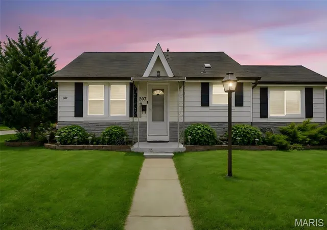 Photo 2 of Single family home for sale at 207 Marilyn Estates Dr, Saint Louis, MO 63123 | MLS# MIS26048565 | Listing updated on 2026-09-26