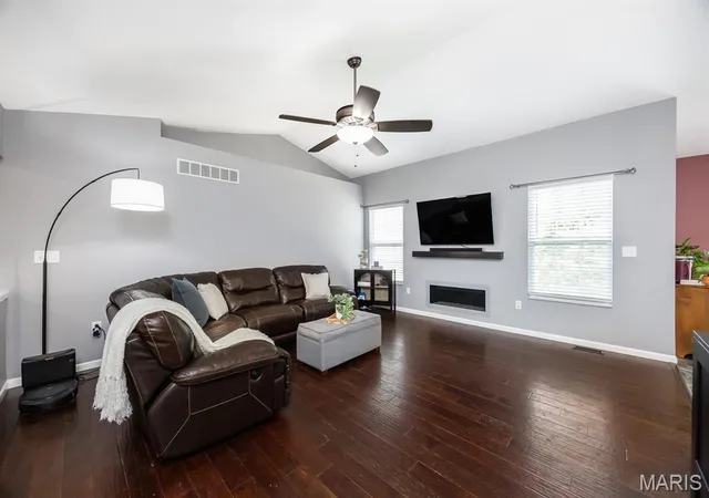 4th image of 1444 Victoria Square Ct, O Fallon, IL 62269 | MLS# MIS26048574