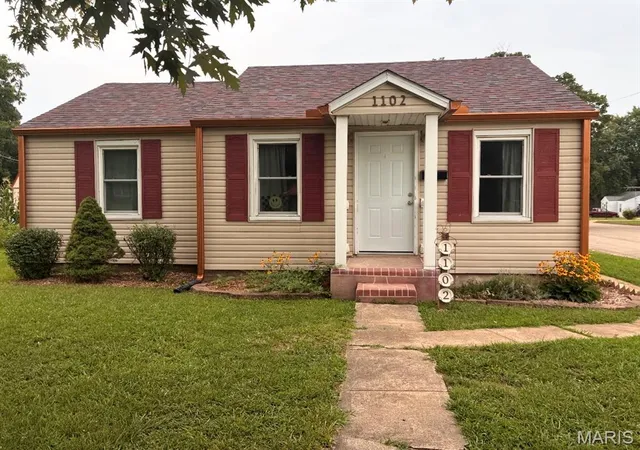 Photo 2 of Single family home for sale at 1102 N Washington St, Farmington, MO 63640 | MLS# MIS26048576 | Listing updated on 2026-08-29