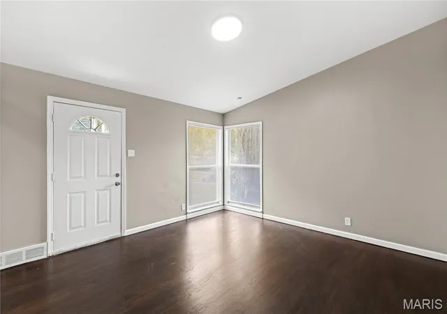 Photo 4 of Single family home for sale at 1105 Apache Dr, Florissant, MO 63033 | MLS# MIS26048581 | Listing updated on 2026-09-07