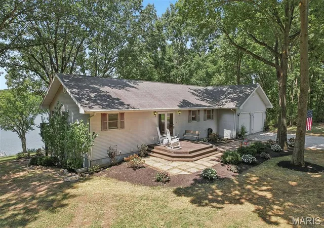 Photo 4 of Single family home for sale at 106 Greggs Ln, Hillsboro, IL 62049 | MLS# MIS26048591 | Listing updated on 2026-08-06