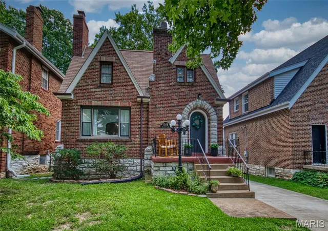 Photo 1 of Sale Pending at 1144 Boland Pl, Saint Louis, MO 63117 | MLS# MIS26048594 | Listing updated on 2026-09-01