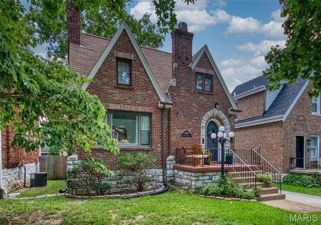 Photo 40 of Sale Pending at 1144 Boland Pl, Saint Louis, MO 63117 | MLS# MIS26048594 | Listing updated on 2026-09-01