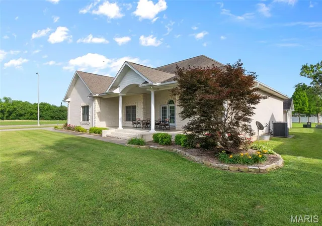 2nd image of 915 Plantation Blvd, Sikeston, MO 63801 | MLS# MIS26048608