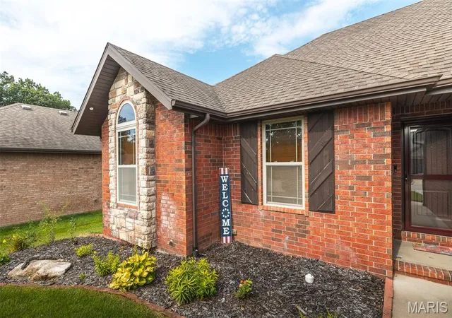 Photo 3 of Sale Pending at 5817 S Cottonwood Dr, Battlefield, MO 65619 | MLS# MIS26048609 | Listing updated on 2026-08-31
