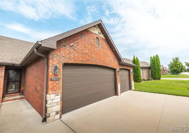 Photo 4 of Sale Pending at 5817 S Cottonwood Dr, Battlefield, MO 65619 | MLS# MIS26048609 | Listing updated on 2026-08-31