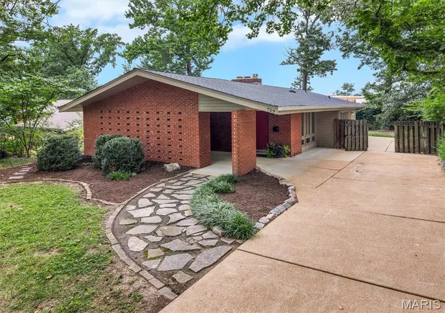 1st image of 729 W Jewel Ave, Saint Louis, MO 63122 | MLS# MIS26048611