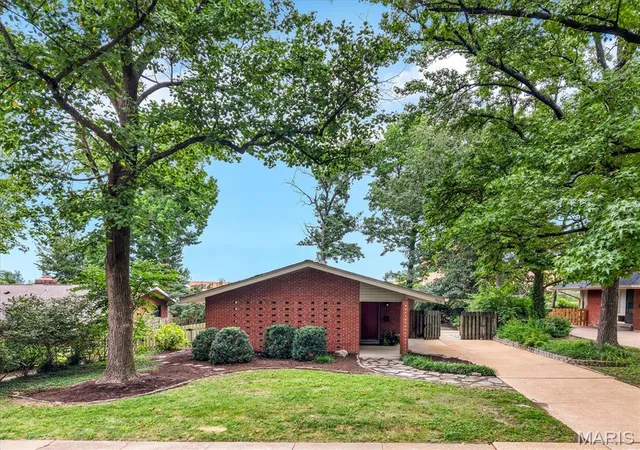 2nd image of 729 W Jewel Ave, Saint Louis, MO 63122 | MLS# MIS26048611