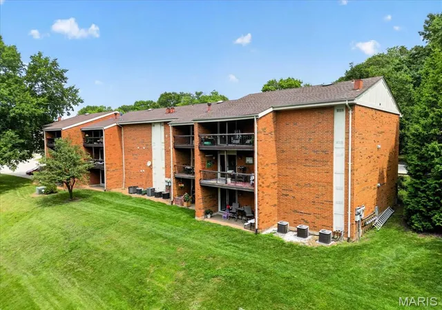 image of 1920 Hunting Lake Ct #102, Saint Louis, MO 63122 | MLS# MIS26048615